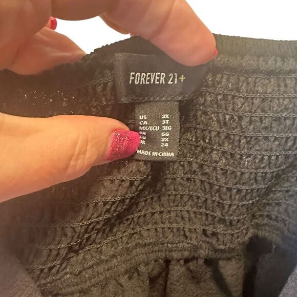Forever 21 Tie Front Ruffle Strap Smocked Back Pemplum Tank Top Black Size 3X - Picture 2 of 5